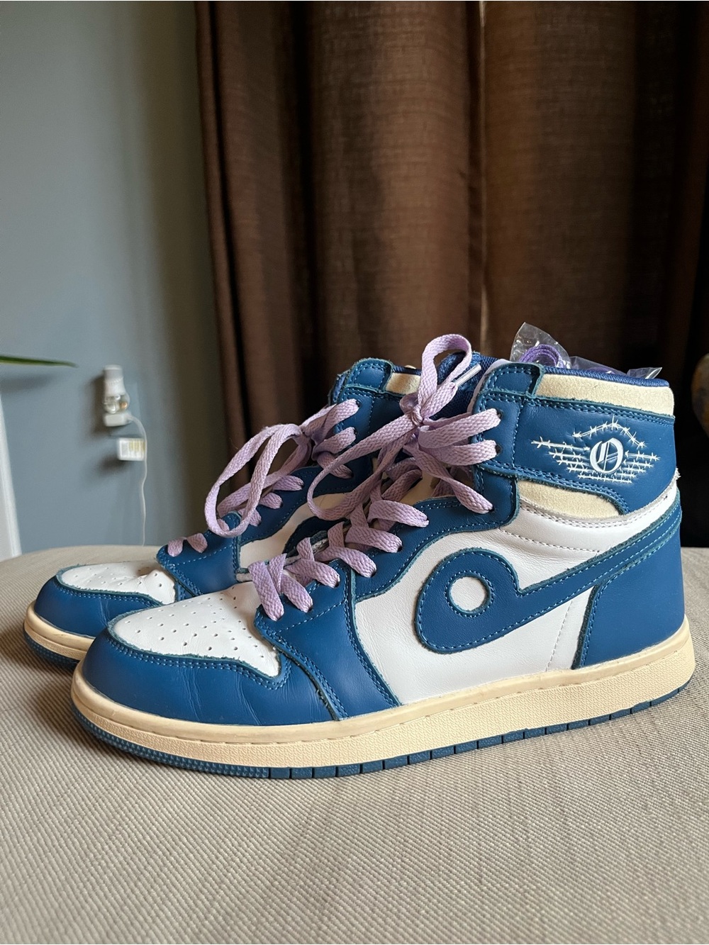 Obra Market Bootleg Nike Jordan One Blue & White High-Top Sneakers